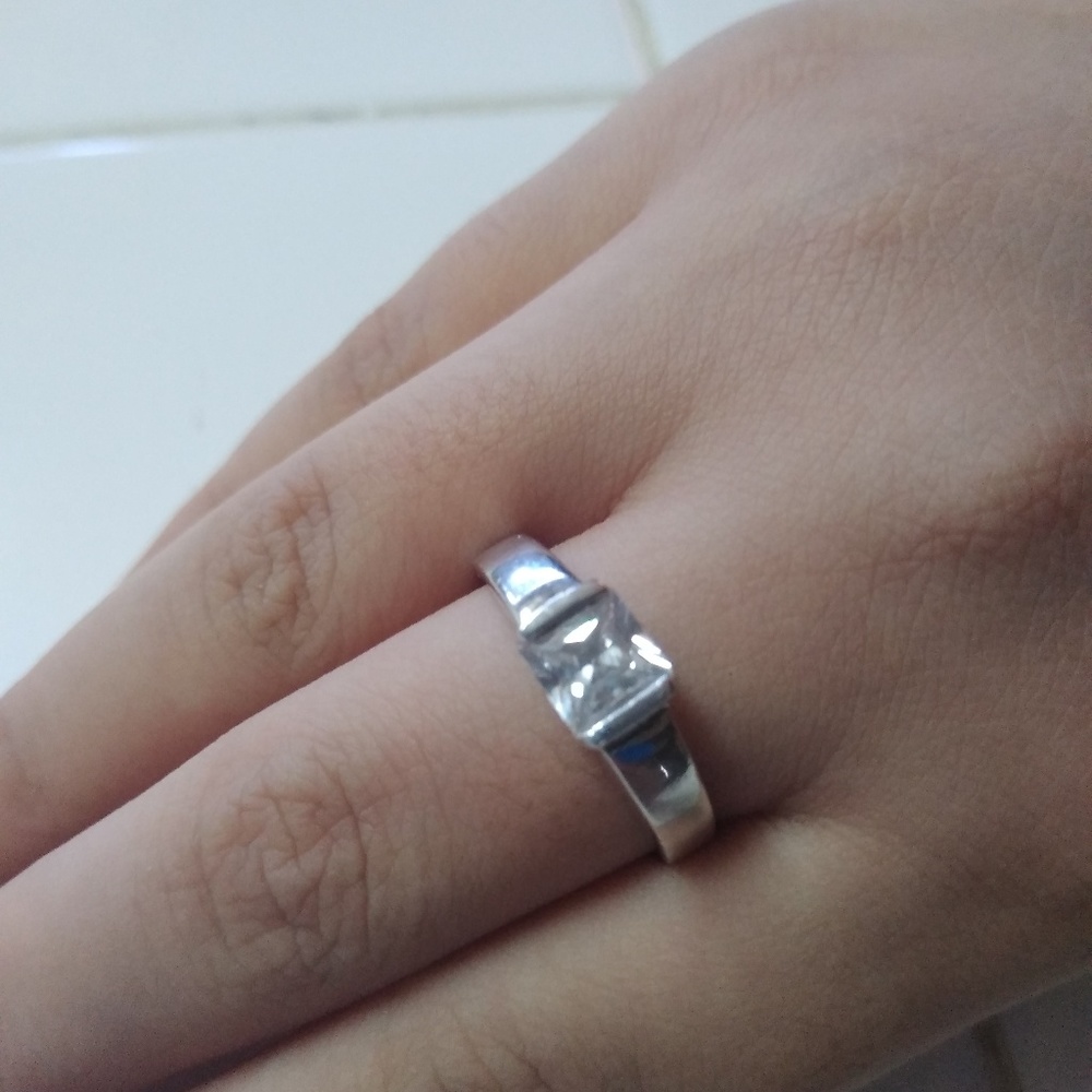 925 Sterling Silver Ring. Cubic Zirconia